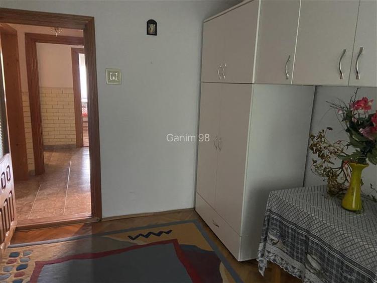 Apartament 3 camere , zona ultracentrala (Casa de Pensii ) , decomandat ,72 mp , - 8