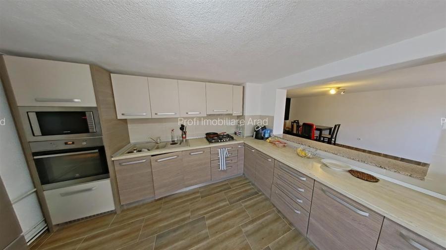 Casa mare cu etaj si 12 camere la principala in Fantanele - 18