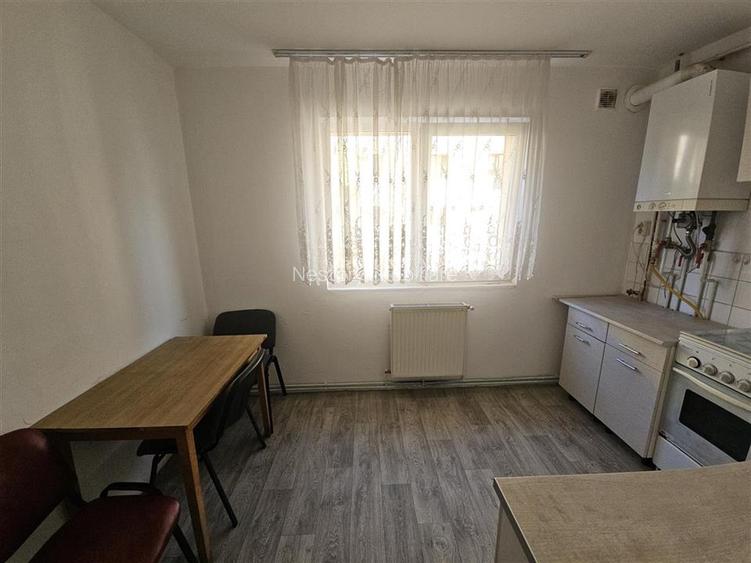 Apartament o camera, decomandat, 41mp, centrala proprie, Dambul Rotund - 3