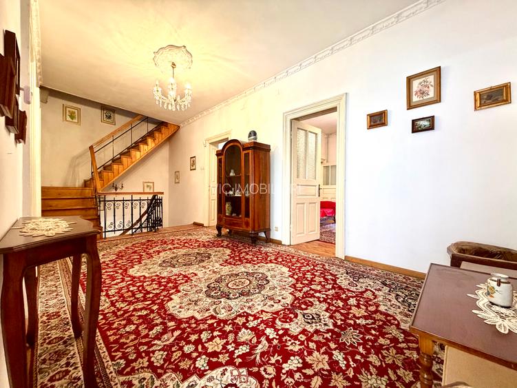 Vila de închiriat -  Piața Unirii - 4