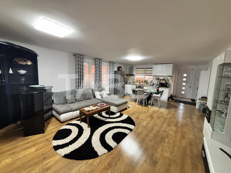 Casa de vanzare individuala cu 3 camere  Sura Mare Sibiu 500 mp teren - 12