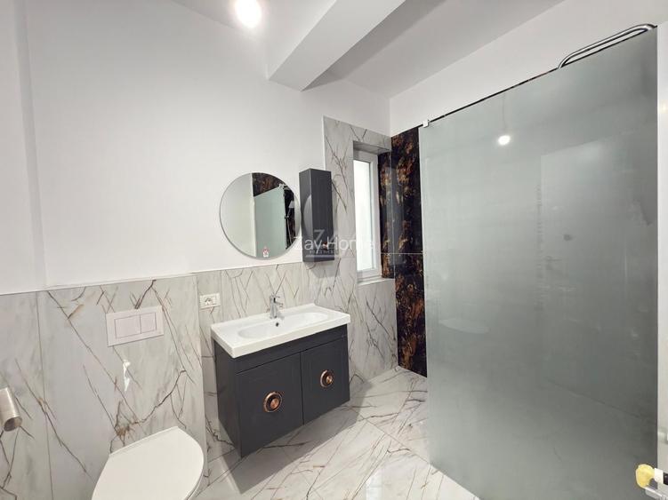 Asfalt. Spatiu pod. Balcon mare. - 5