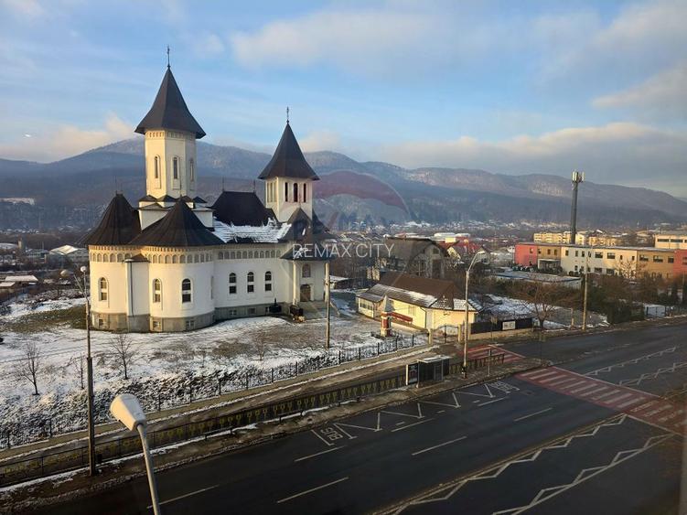 Apartament cu 2 camere de vânzare în zona 1 Mai - 15