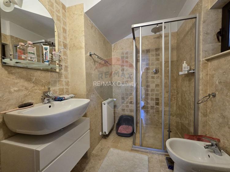 Vila unica in inima Bustenilor, vedere directa spre Caraiman - 17