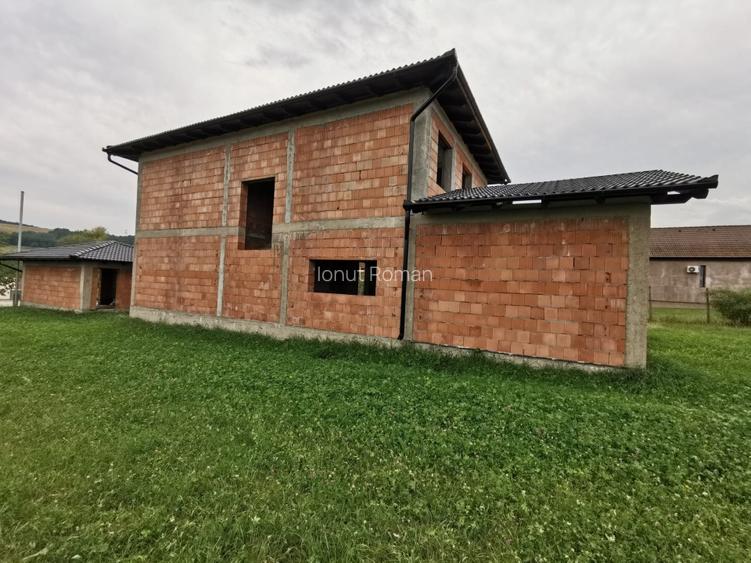Vând casă la roșu  in județul Sibiu, sat Poplaca  - 3