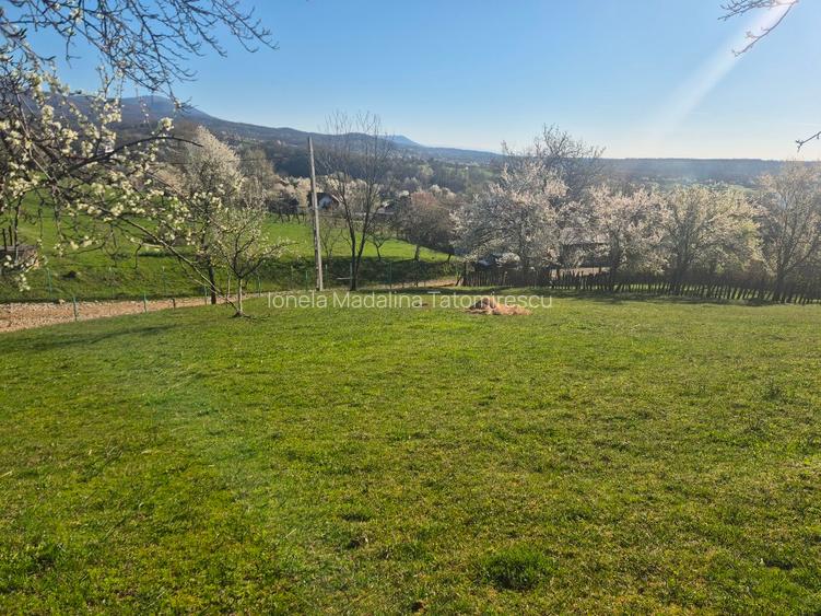 Casa de vanzare intr o zona linistita la 150m de strada principala - 4