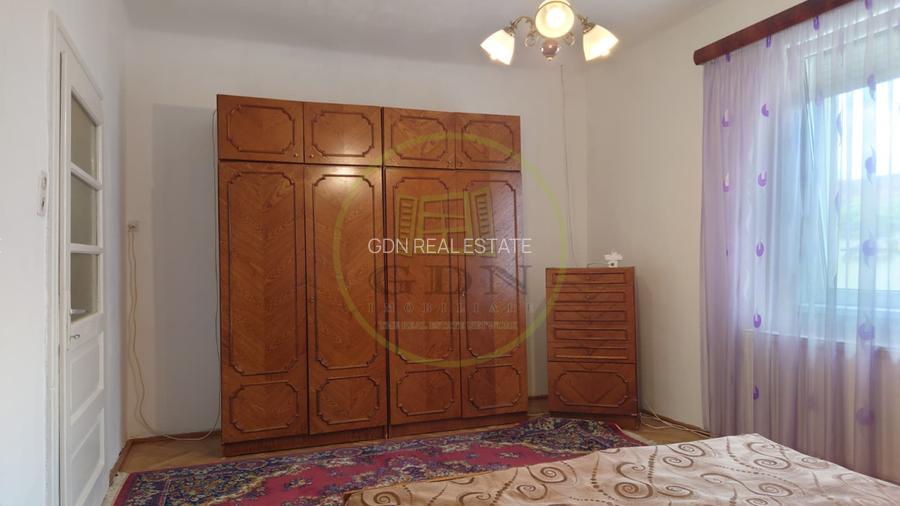 Casă Individuală de Închiriat – Lazaret / Lupeni – Garaj + Curte - 16