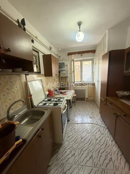 Apartament două camere - zona Longinescu - etaj 2/3 - 3