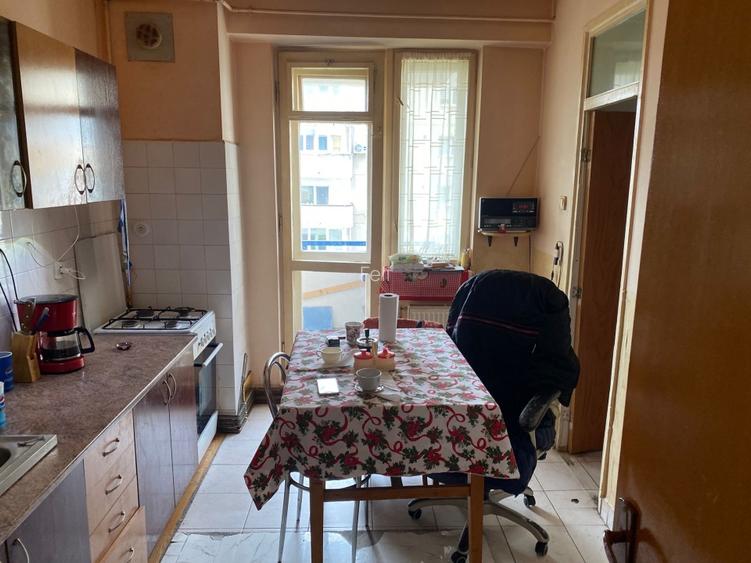 Apartament de vanzare - 4