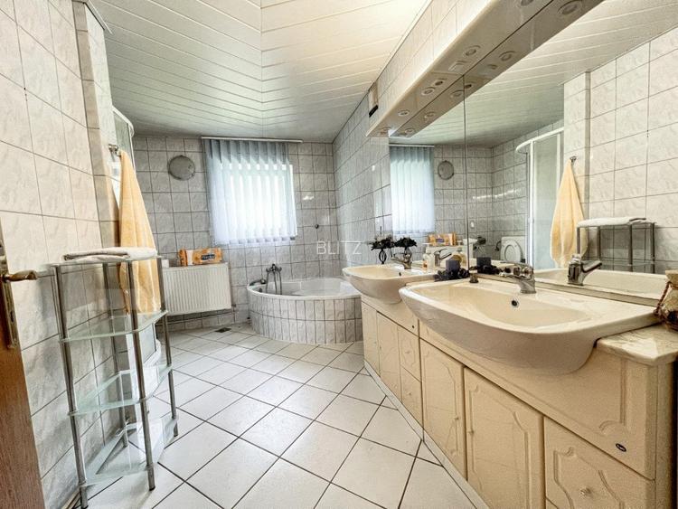 Vila deosebita de 534 mp, 1800 mp, terasa, Codlea  - 8