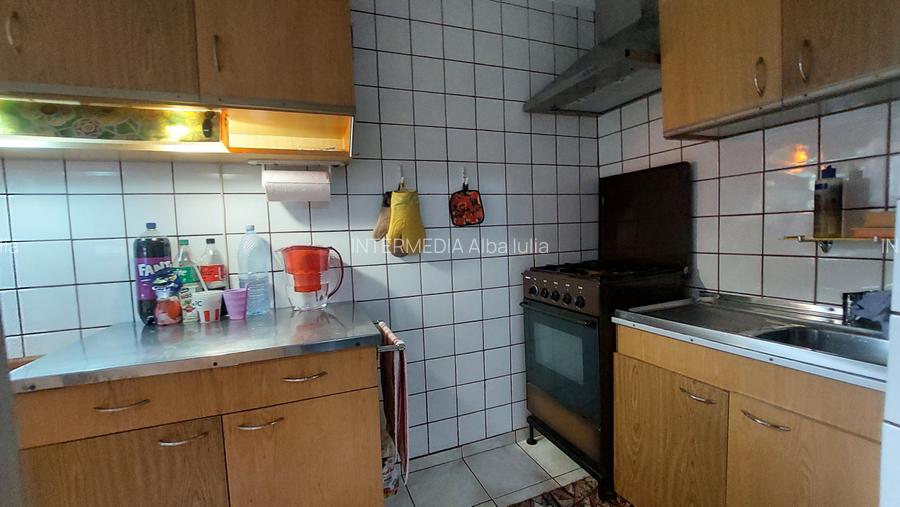 Apartament 3 camere Decomandate 76 mp parter inalt cu 2 Bai Balcon CETATE Piata - 6