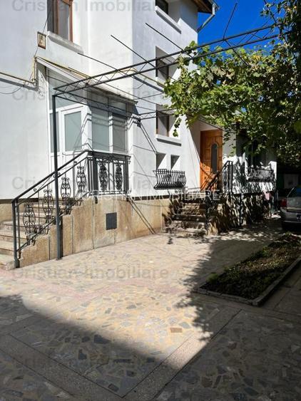 Super Pozitie ! Vila P+1+M zona Centrala 640mp construiti - 4