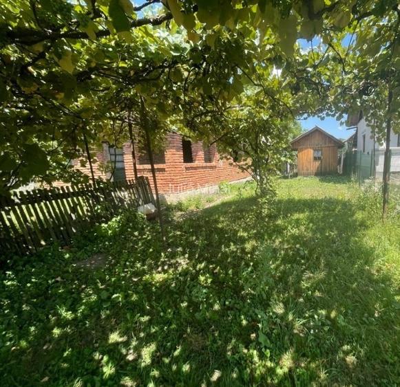 Teren 4.684 mp cu construcție existentă – Mălureni, Argeș - 4