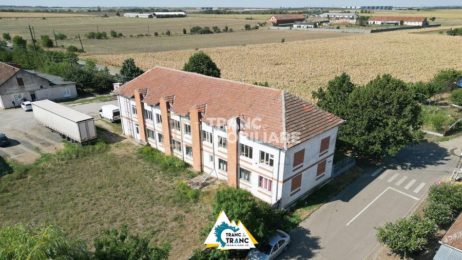Clădire împunătoare de 540 mp pe 2 nivele în Sânnicolau Mic - 16
