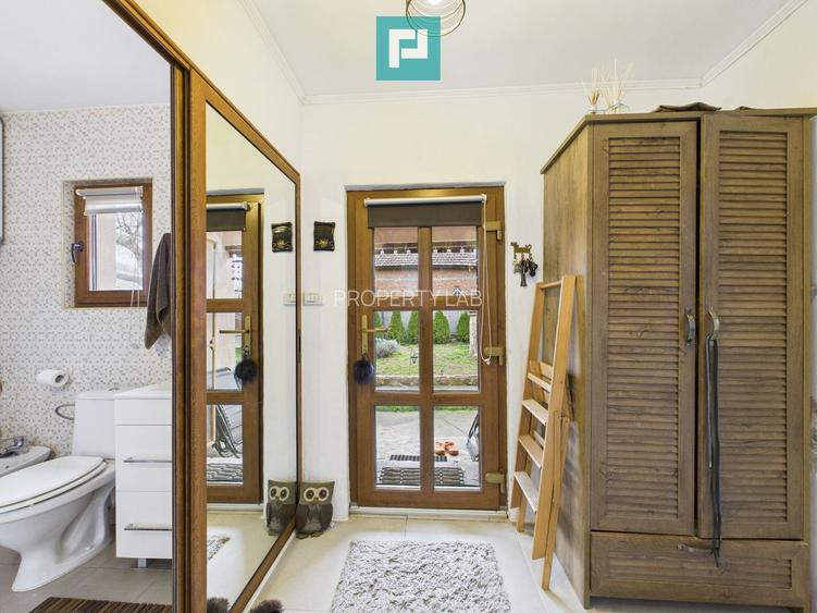 Casă renovată în localitatea Comănești, Arad - 9