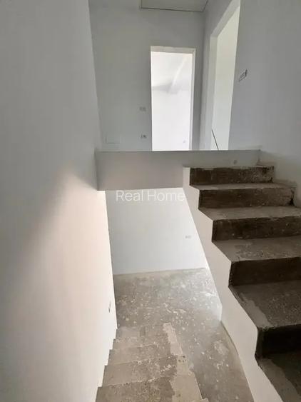 Vila | 5 camere | Curte 220  mp  | metrou 15 min | 175 mp util - 13