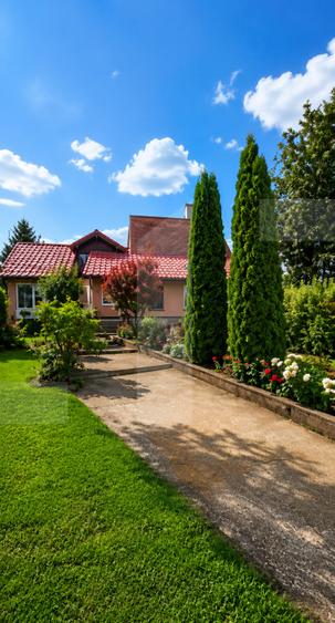 Casa cu 3 corpuri de vanzare, 6 camere, 400 mp + teren 2800 mp I Barcani