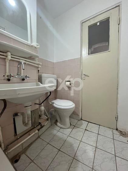 Vanzare 2 camere curat liber decomandat et 3 central Gaesti
