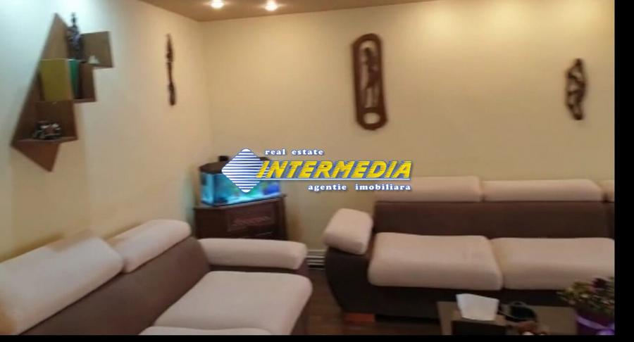 Apartament cu 4 camere decomandat etaj 3 Cetate