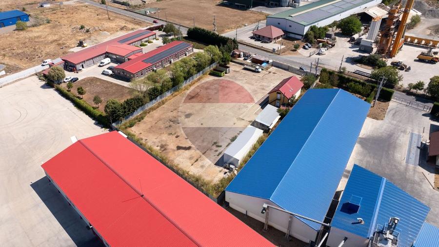 Platforma  industriala  de 4000 mp de vânzare