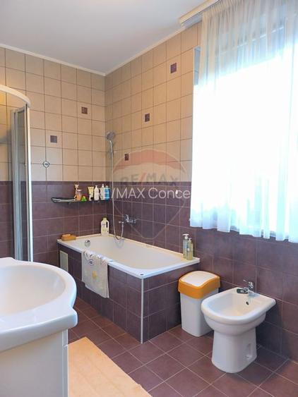 Casă de vanzare - 44