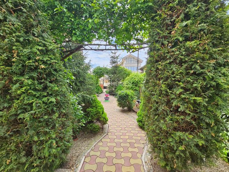 De vanzare-Vila spatioasa cu gradina si foisor-oaza de liniste - 12