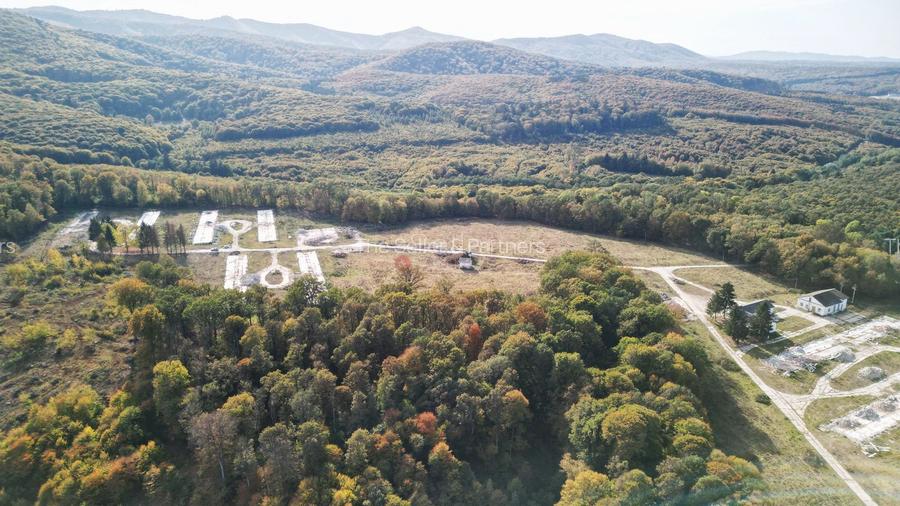 Teren Intravilan - Amplasare Unica - 9