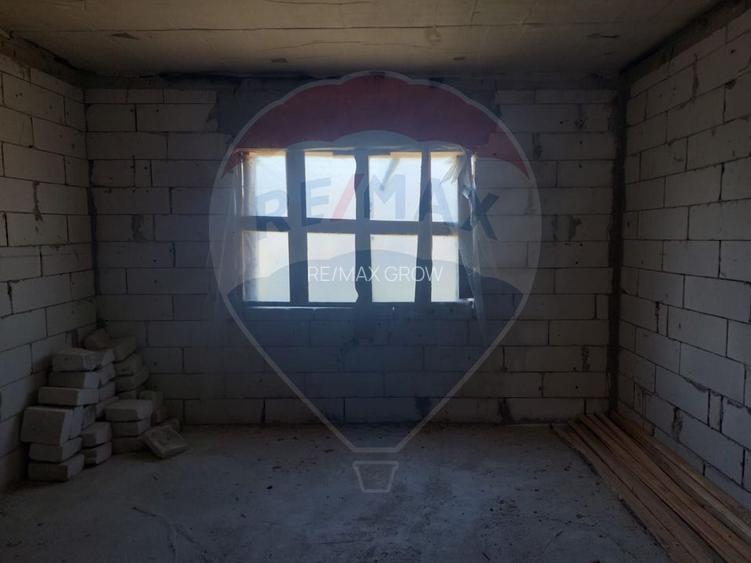 Casa la rosu de vanzare in Caiuti, Bacau - 17