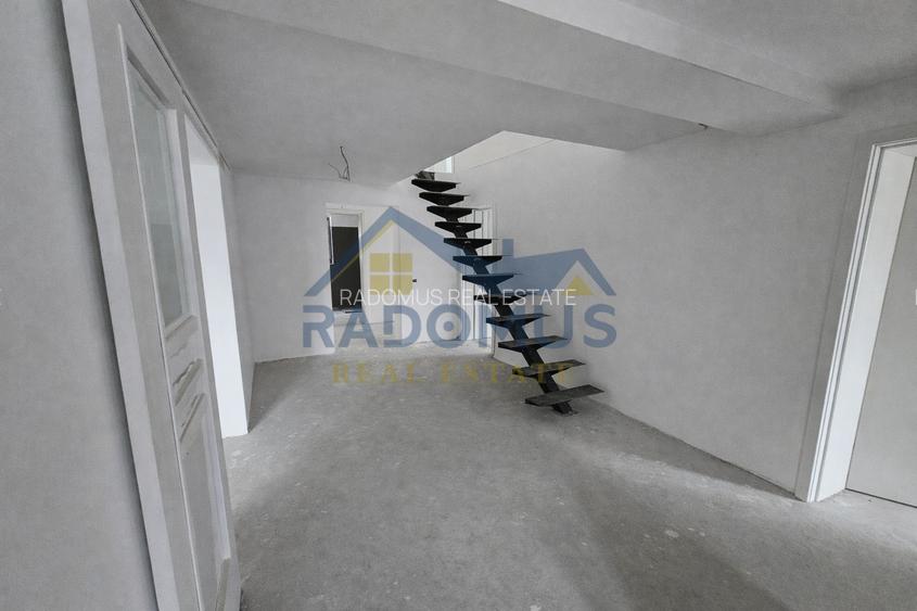 Vila Tătărani - 280 mp utili - 500 mp Teren - 8 Camere + 4 Băi - 9