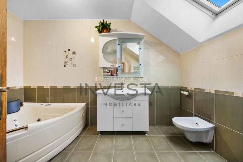 Casa individuala cu 7 camere, 260 mp, teren 900 mp, front 19m, Europa - 12