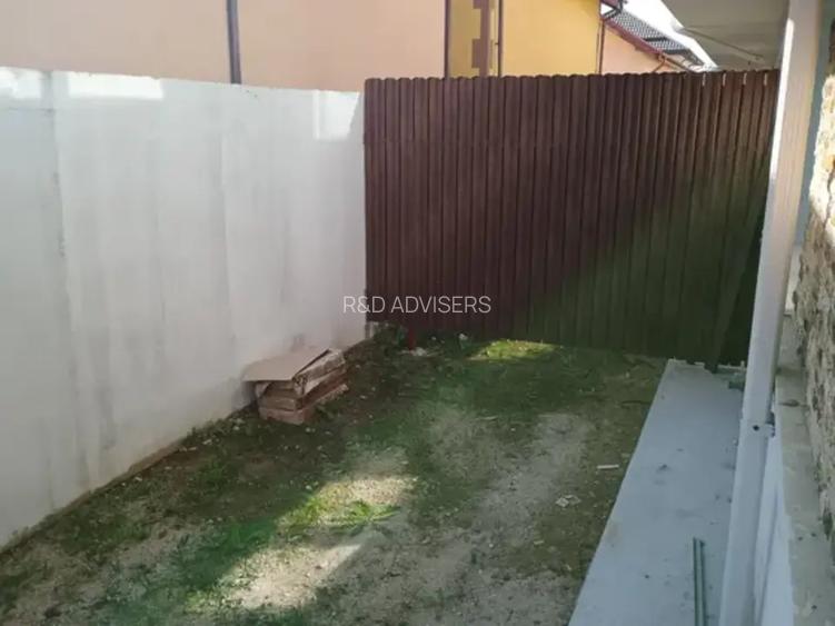 Vilă 5 camere  curte și parcare – 1 Decembrie - 12