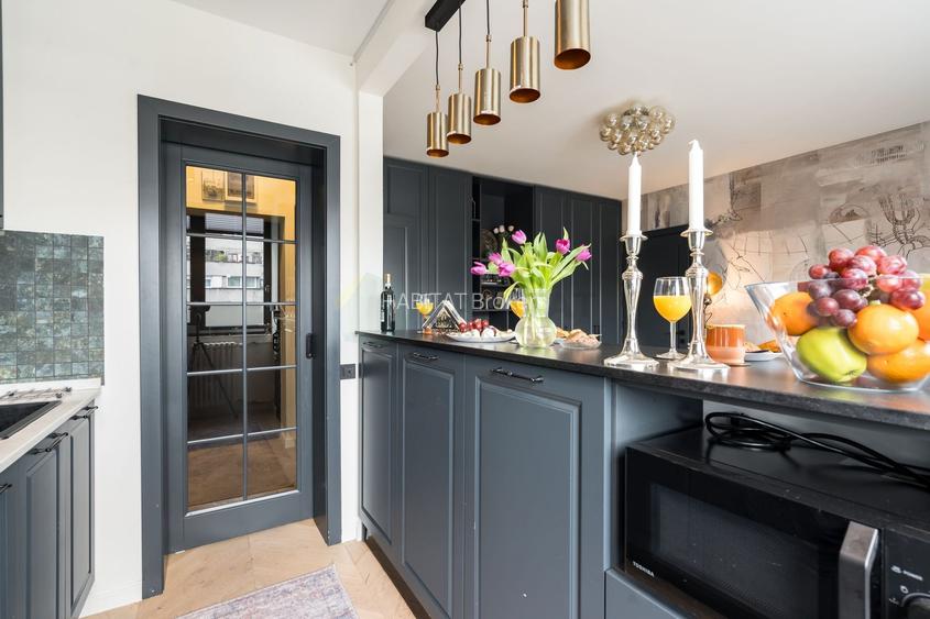 O Vacanță Permanentă în Inima Capitalei, Bulevardul Magheru - 17