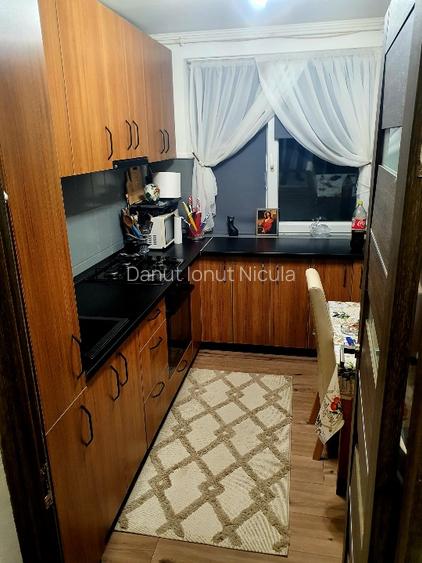 Apartament 3 camere ,semidecomandat  - 9