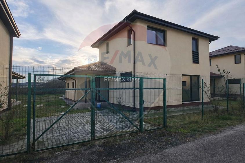 Casa individuala 4 camere cu teren 454 mp cartier privat Crevedia - 4