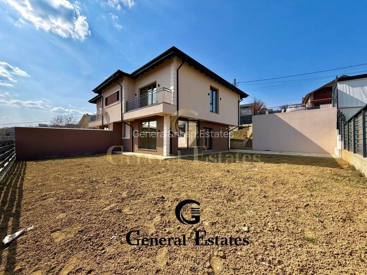 Vilă tip duplex de vânzare | Zona Cetățuia | 390 mp teren | 4 camere - 18