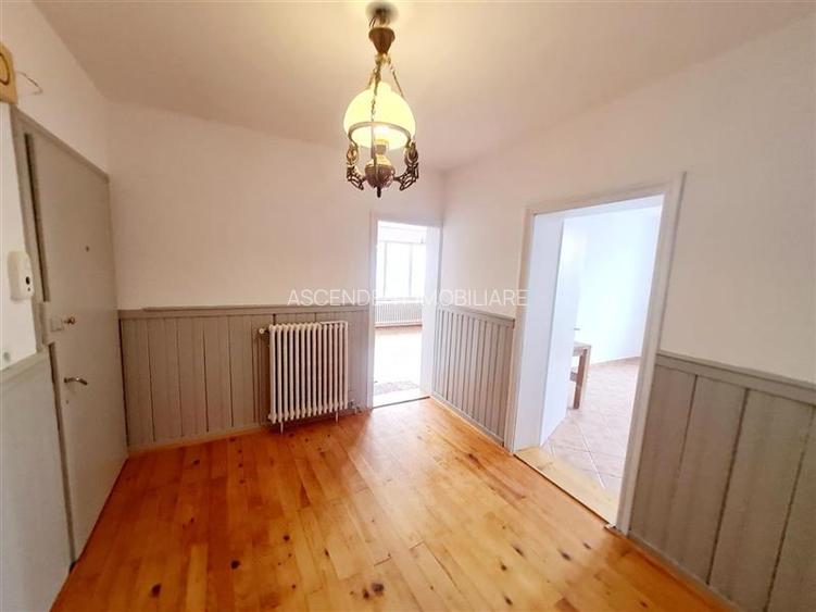 Nivel in  vila, 4 camere, cu garaj, curte proprie, Central, Brasov - 8