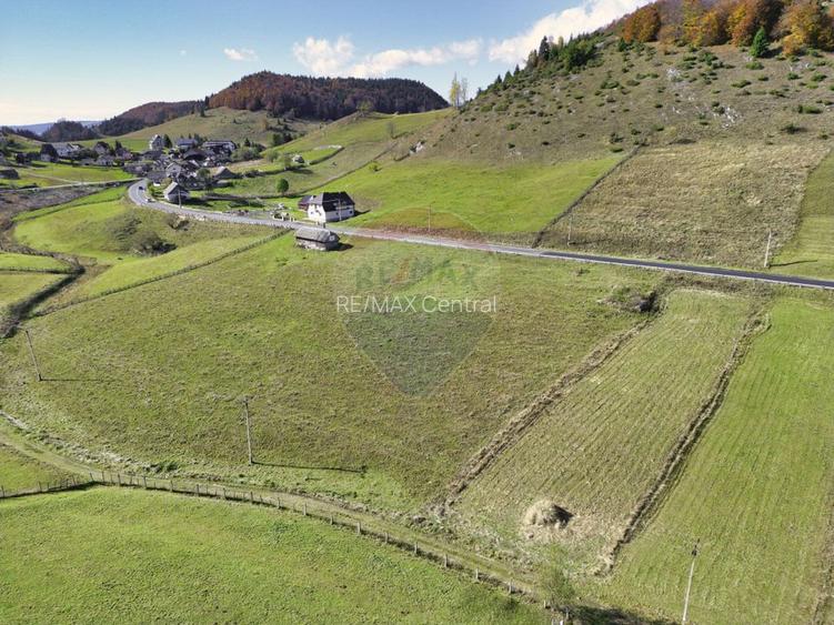 Teren intravilan Fundata, 4000 mp, potențial turistic - 5