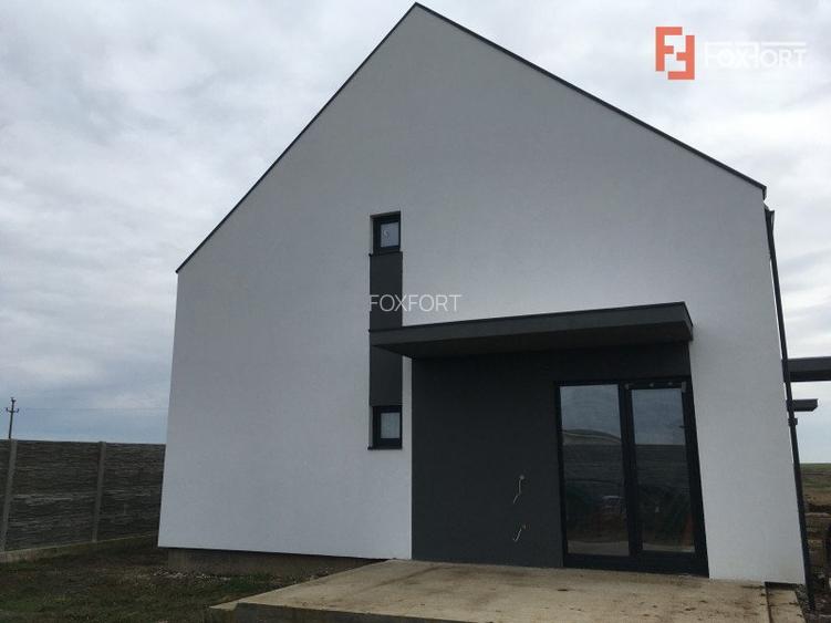 Casa tip triplex cu 2  camere de vanzare in Sanandrei - 14