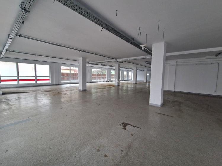 Spaciu comercial parter , bloc nou , 440 mp +Terasa si Locuri Parcare . - 5