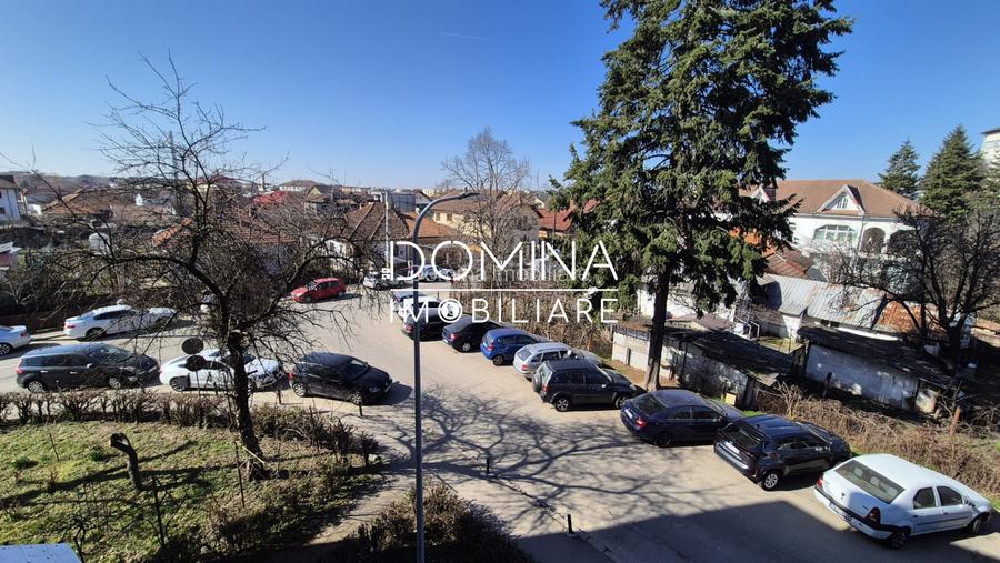 Vanzare apartament 4 camere, et.2, situat in Targu Jiu, strada Progresului - 7