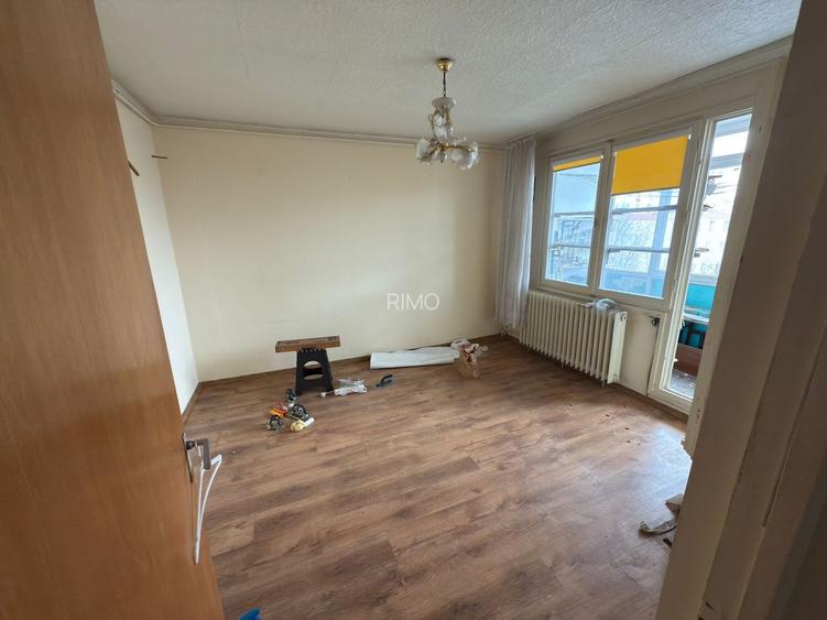 Apartament incapator, patru camere, Resita-Berceni, 120.000€ negociabil - 2