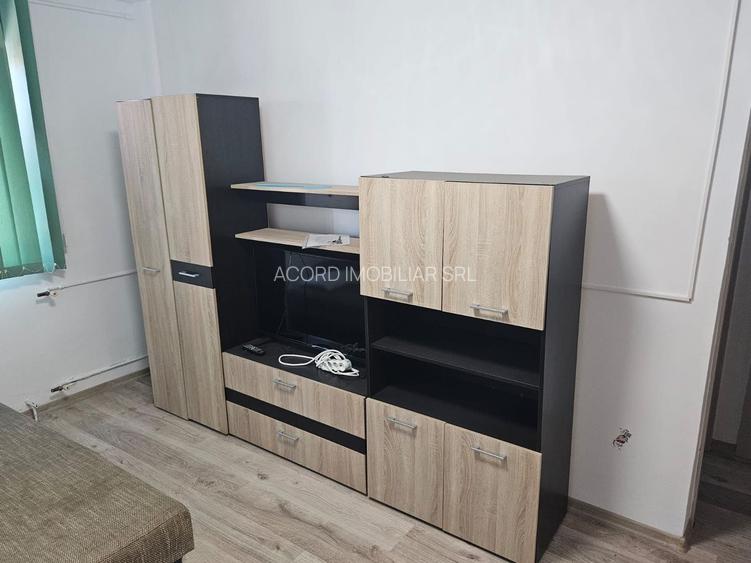 Doua camere in zona sediu politie. - 2