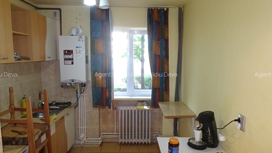 Inchiriez apartament cu 2 camere in Deva, parter, zona Pacii (scoala Andrei Sagu - 4