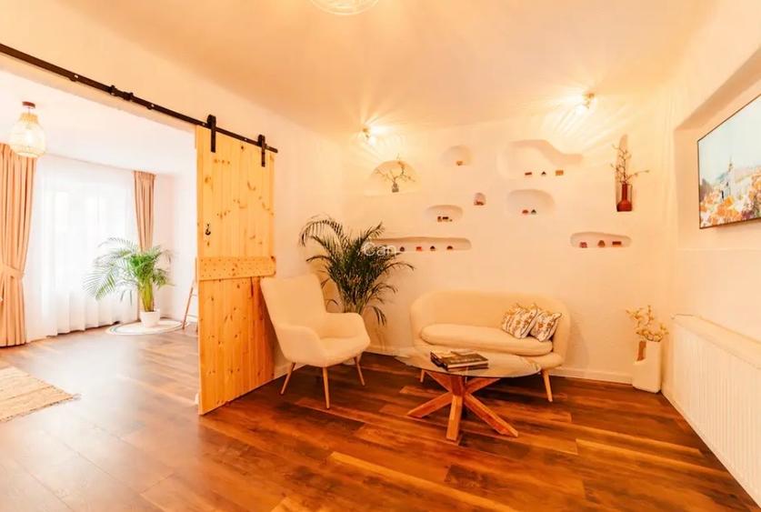 Două imobiliare în regim hotelier, centru istoric  - 12