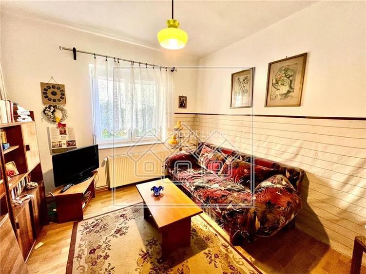 Casa de vanzare in Sibiu - 6 camere, garaj - teren 250 mp - 10