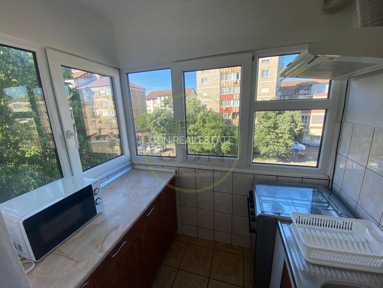 Apartament 3 camere decomandat, etaj 3 din 4, mobilat, utilat, str Coposu - 8