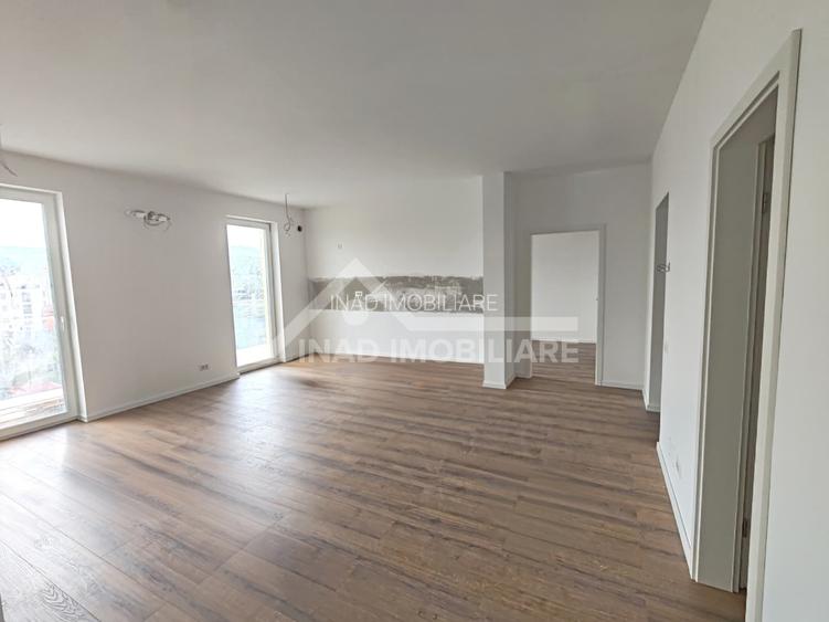 Apartament 3 camere, 2 bai, terasa 20mp, parcare, zona Strazii Decebal - 2