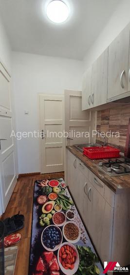 Inchiriez   garsoniera  renovata, situata central pe str. 9 Mai etaj 1,mobilata - 9