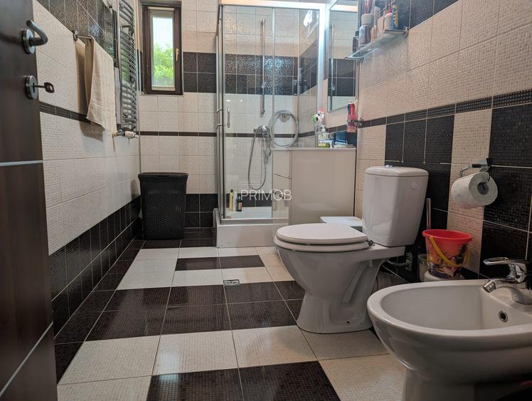 Eleganta si generoasa,robusta,str.linistita,sens unic,curte verde,intimitate,lux - 7