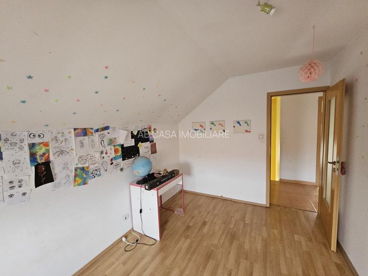 Două case individuale, P+M, construcții 2002/2007, în Giroc, comision 0% - 28